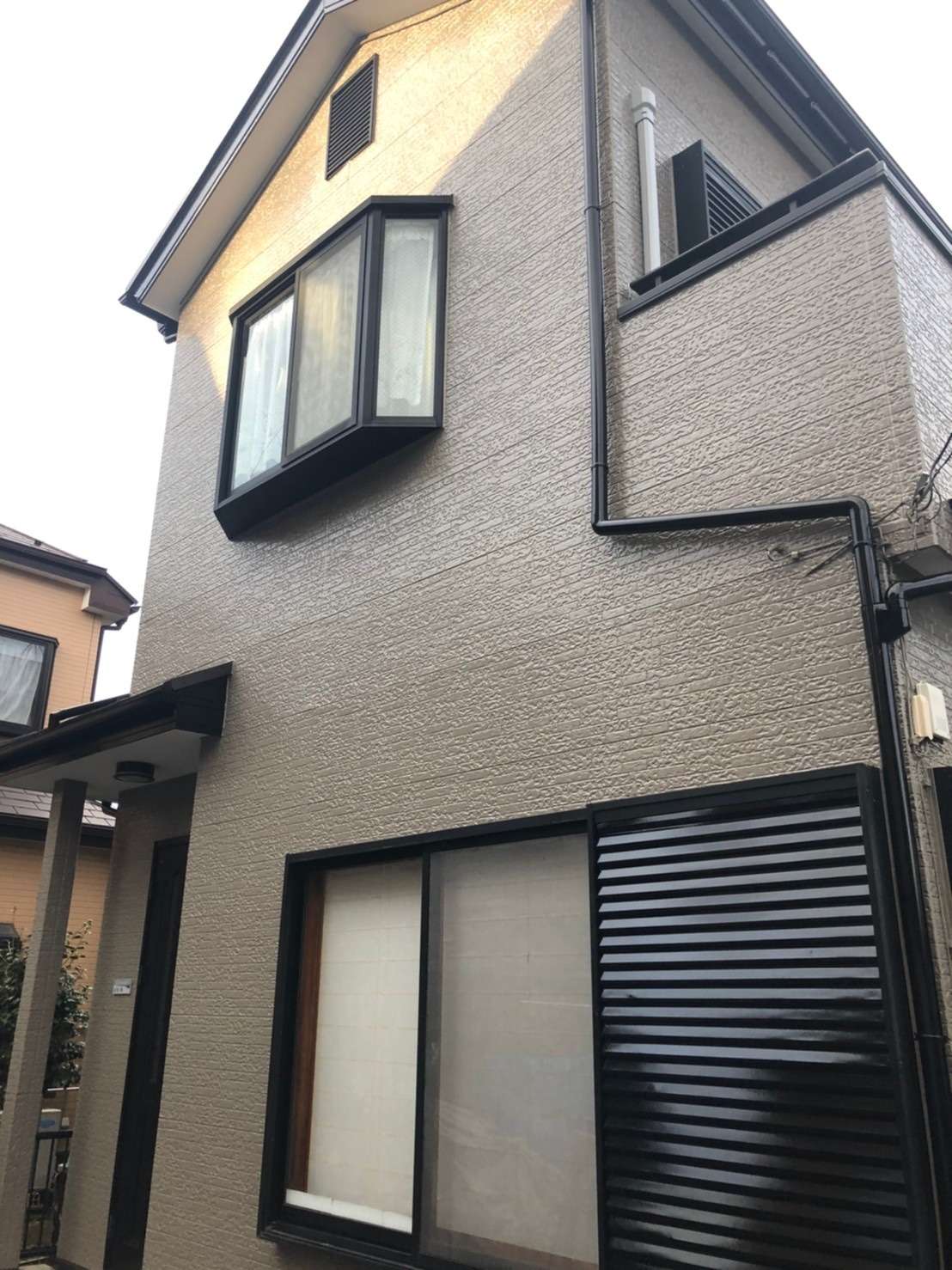 相模原市のS様邸で外壁塗装・屋根塗装工事本日完成致しました。弊社では相模原市を中心に町田市・八王子市のお客様を工事させていただいております。