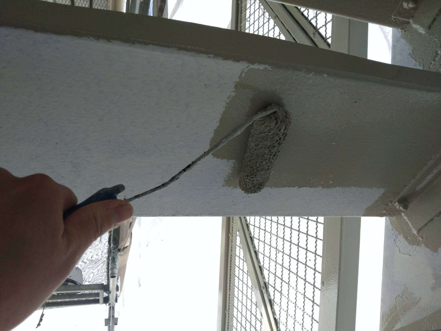 相模原市のM・Nアパートで外壁塗装・屋根塗装工事本日は,付帯部塗装です。弊社では相模原市を中心に町田市・八王子市のお客様を工事させていただいております。