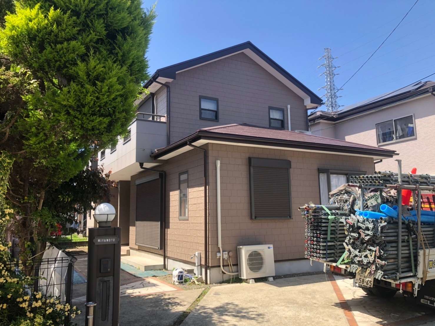 相模原市のM様邸で外壁塗装・屋根塗装工事本日完成です。弊社では相模原市を中心に町田市・八王子市のお客様を工事させていただいております。