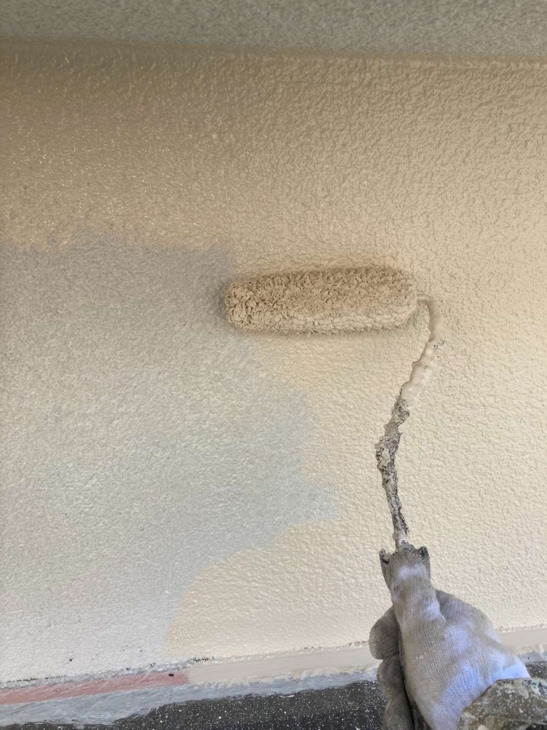 町田市のS様邸で外壁塗装・屋根塗装工事本日は、外壁塗装中塗りです。弊社では相模原市を中心に町田市・八王子市のお客様を工事させていただいております。弊社では相模原市を中心に町田市・八王子市のお客様を工事させていただいております。弊社では毎日施工内容がブログで見れる施工にて、相模原市を中心に町田市・八王子市のお客様を工事させていただいております。｜毎日施工内容が見れる株式会社ハートフルペイント