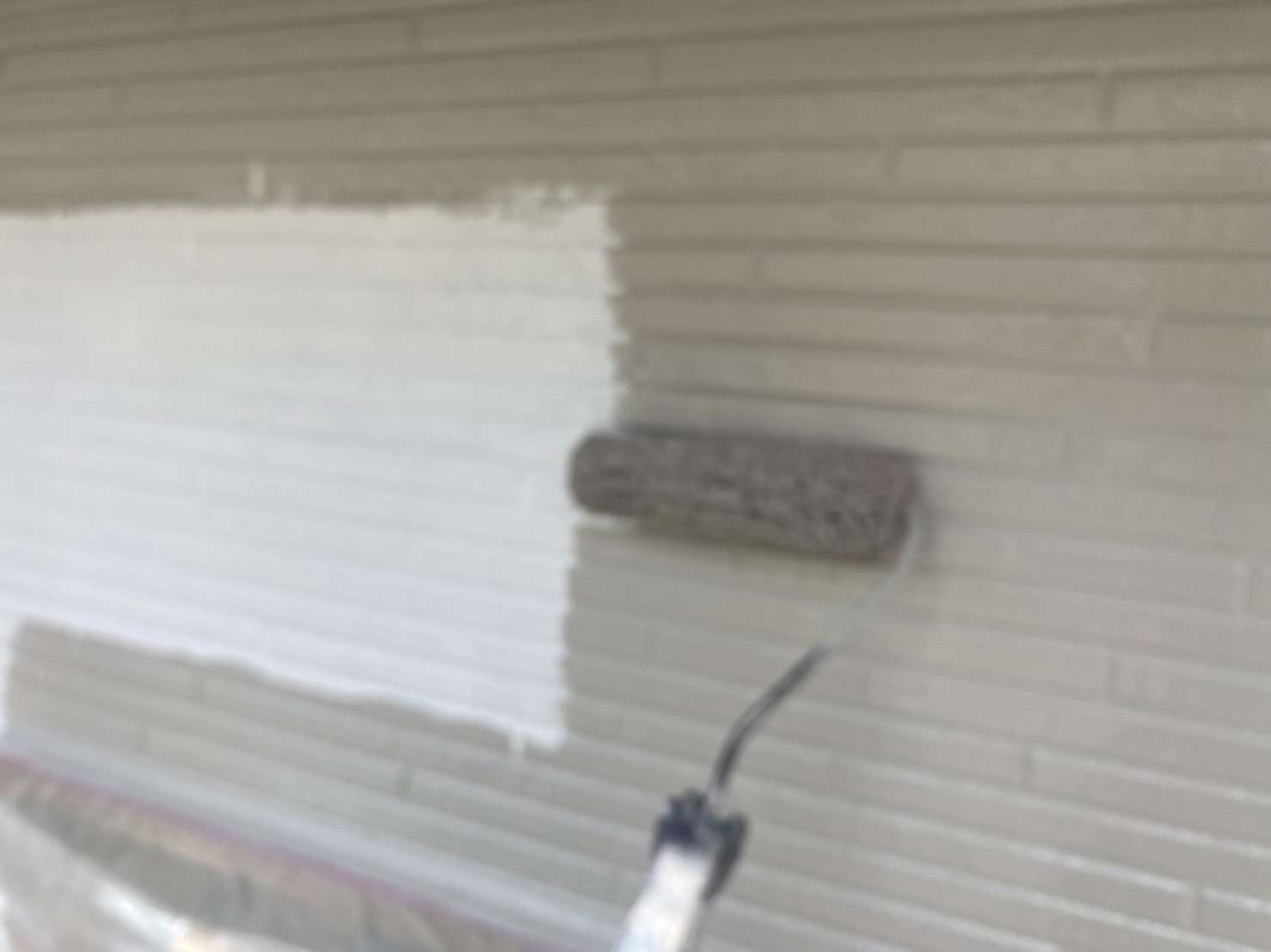 相模原市のS様邸で外壁塗装・屋根塗装工事本日は、外壁塗装中塗りです。弊社では相模原市を中心に町田市・八王子市のお客様を工事させていただいております。弊社では相模原市を中心に町田市・八王子市のお客様を工事させていただいております。弊社では毎日施工内容がブログで見れる施工にて、相模原市を中心に町田市・八王子市のお客様を工事させていただいております。｜毎日施工内容が見れる株式会社ハートフルペイント