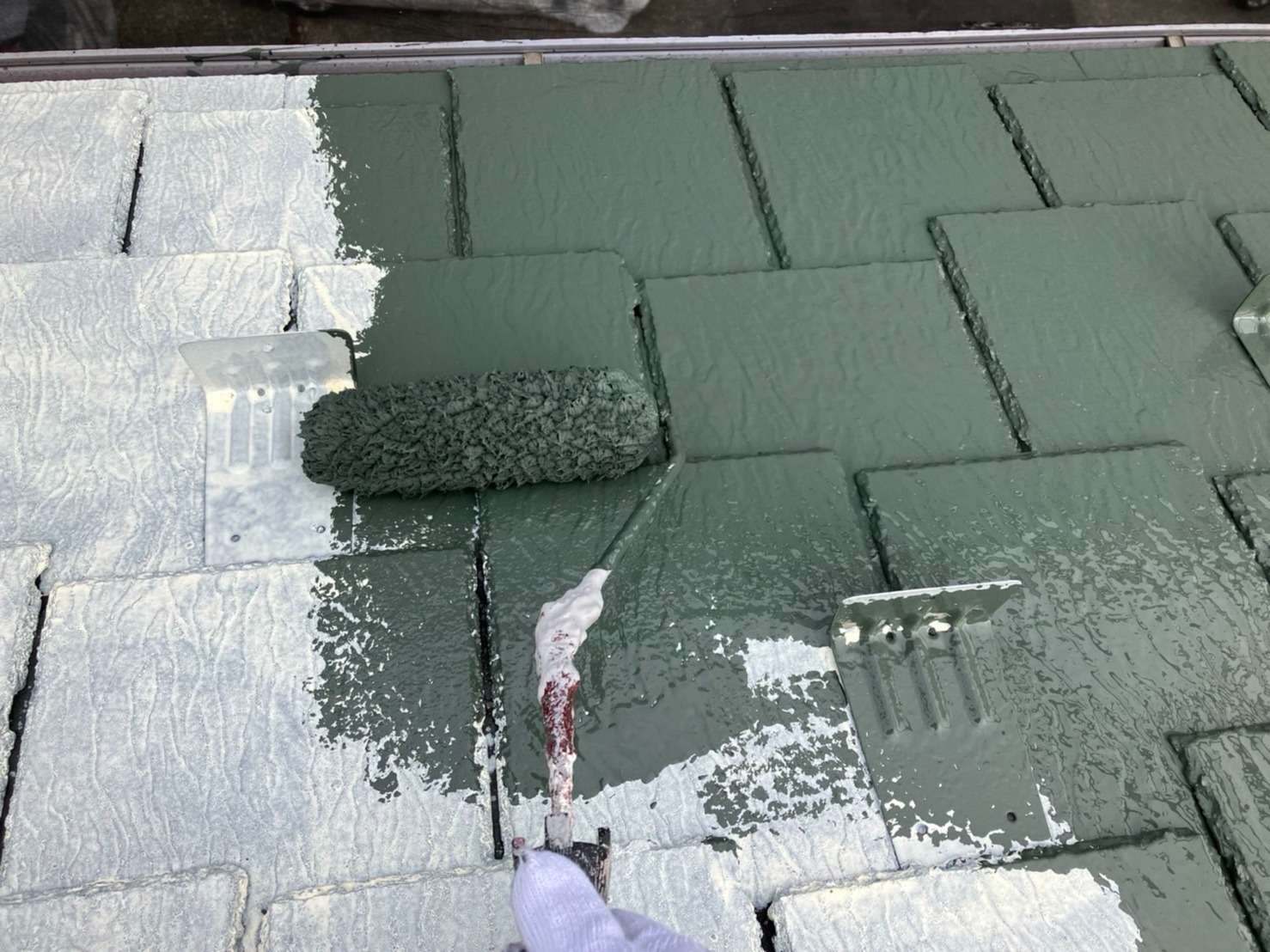 相模原市のS様邸で外壁塗装・屋根塗装工事本日は、屋根塗装中塗りです。弊社では相模原市を中心に町田市・八王子市のお客様を工事させていただいております。弊社では相模原市を中心に町田市・八王子市のお客様を工事させていただいております。弊社では毎日施工内容がブログで見れる施工にて、相模原市を中心に町田市・八王子市のお客様を工事させていただいております。｜毎日施工内容が見れる株式会社ハートフルペイント