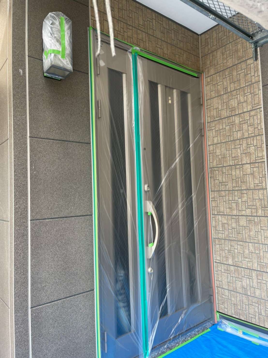 相模原市のM様邸で外壁塗装・屋根塗装工事本日は、養生です。弊社では相模原市を中心に町田市・八王子市のお客様を工事させていただいております。弊社では相模原市を中心に町田市・八王子市のお客様を工事させていただいております。弊社では毎日施工内容がブログで見れる施工にて、相模原市を中心に町田市・八王子市のお客様を工事させていただいております。｜毎日施工内容が見れる株式会社ハートフルペイント