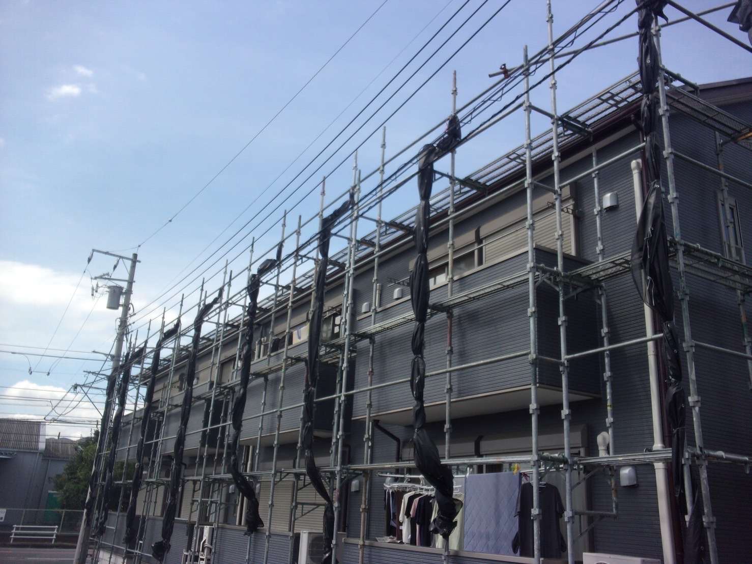 相模原市のO様S・D集合住宅６号棟で外壁塗装・屋根塗装工事、本日足場を残して完了致しました。