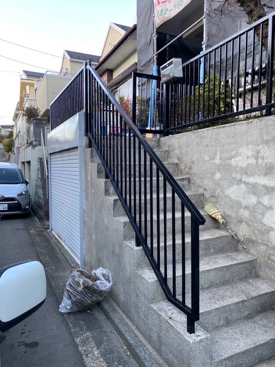 横浜市のI様邸、外壁塗装・屋根塗装工事、本日の作業は付帯部塗装上塗り完了致しました。