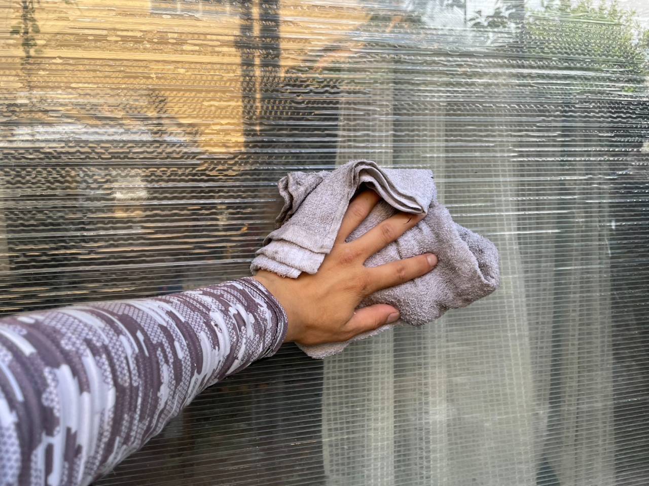 町田市のN様邸、外壁塗装・屋根塗装工事、本日の作業内容は付帯部塗装、屋根上塗り、清掃、点検手直しです。