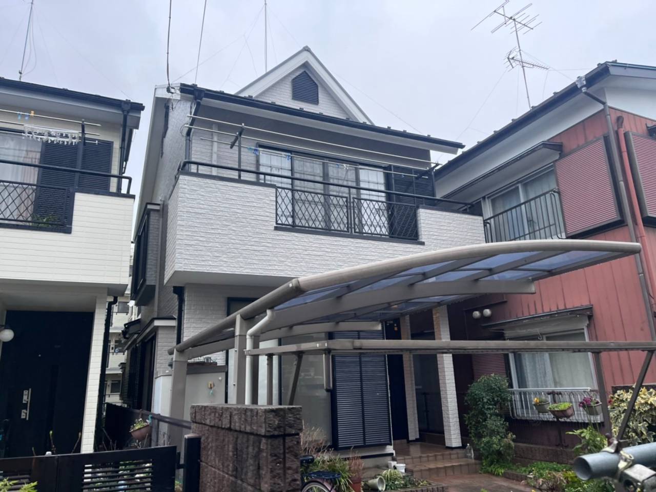 相模原市のS様邸、外壁塗装・屋根塗装工事、本日の作業内容は足場の解体です。