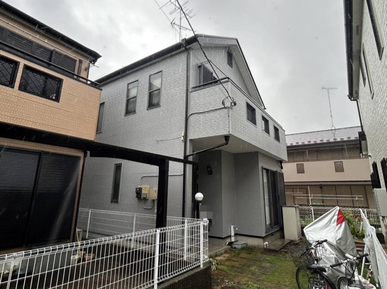 相模原市のS様邸、外壁塗装・屋根塗装工事、本日の作業内容は足場の解体です。