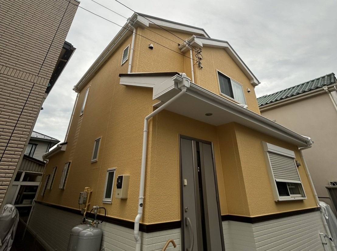 相模原市のT様邸、外壁塗装工事、本日の作業内容は足場の解体です。