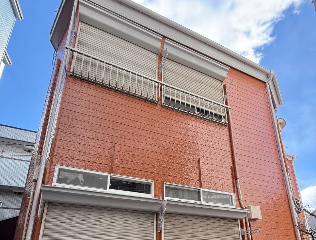 相模原市のN様C・H集合住宅、外壁リフレッシュ工事、昨日の作業内容は足場の解体です。