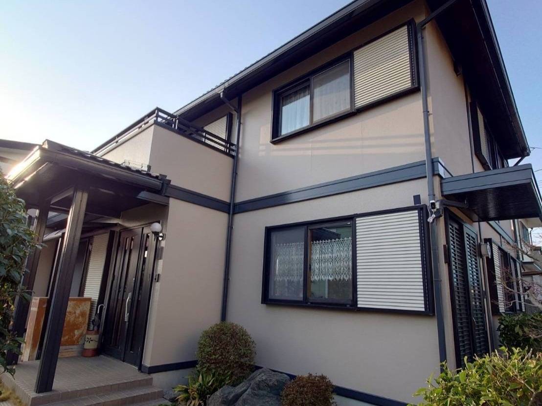 八王子市のY様邸、外壁部分塗装工事、本日の作業内容は足場の解体です。