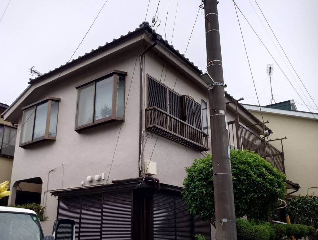 座間市のO様邸、外壁塗装工事、本日の作業内容は足場の解体です。