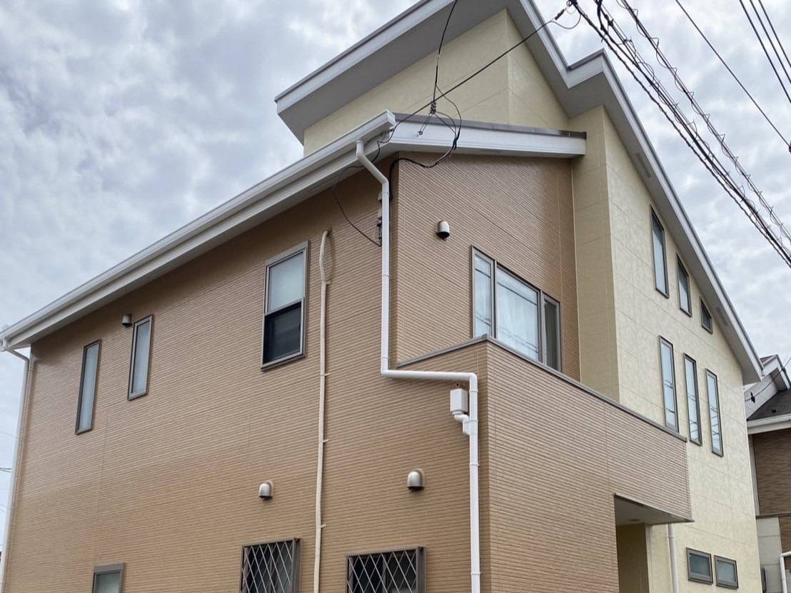 相模原市のS様邸、外壁塗装・屋根塗装工事、本日の作業内容は足場の解体です。