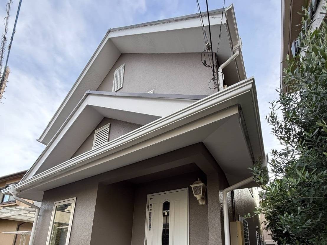 相模原市のM様邸、外壁塗装・屋根塗装工事、本日の作業内容は足場の解体です。