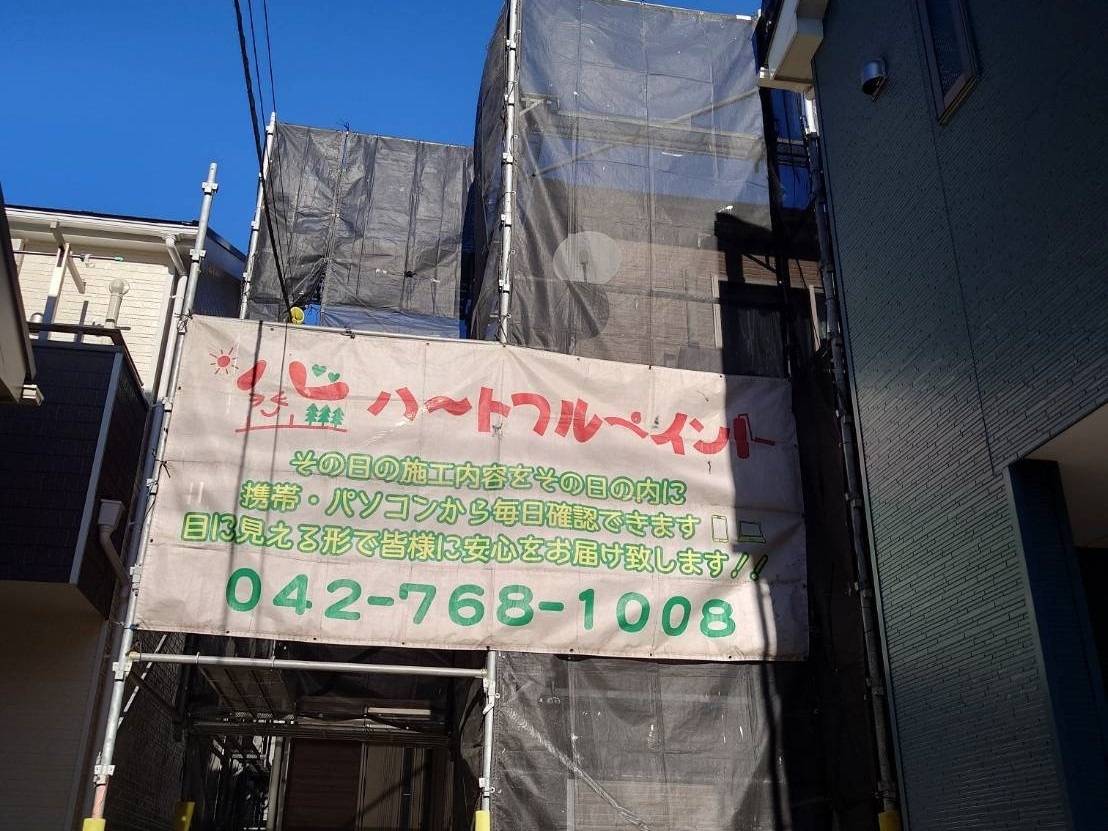 相模原市のK様邸、外壁塗装・屋根塗装工事、本日の作業内容は足場の組立です。