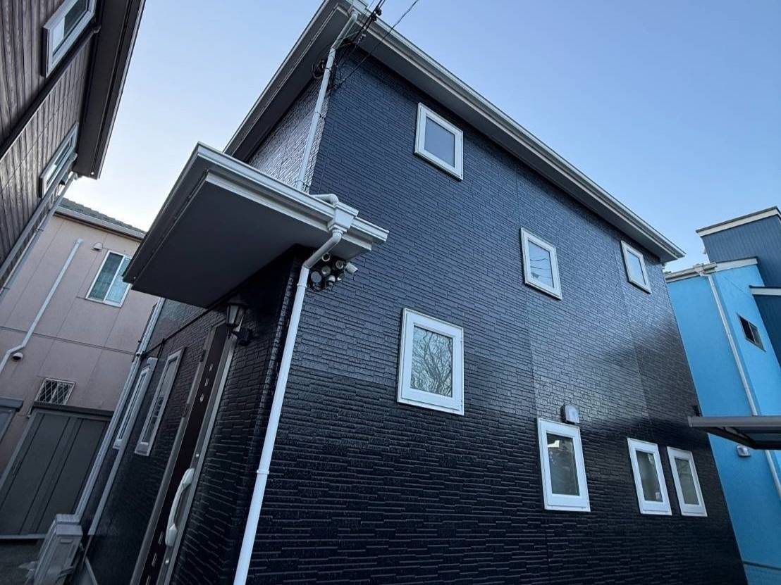 相模原市のO様邸、外壁塗装・屋根塗装工事、本日の作業内容は足場の解体です。