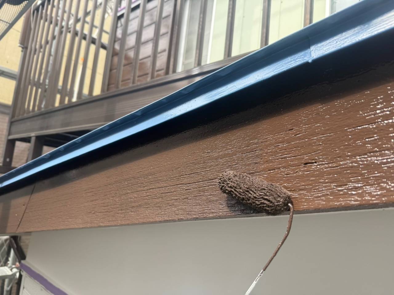 相模原市のT様邸、外壁塗装・屋根塗装工事、本日の作業内容は付帯部塗装続き、鉄部塗装です。